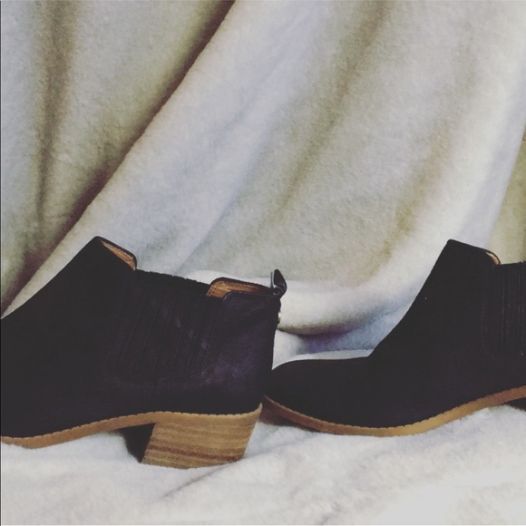 Tommy Hilfiger booties size 7 black brand new - Picture 2 of 4